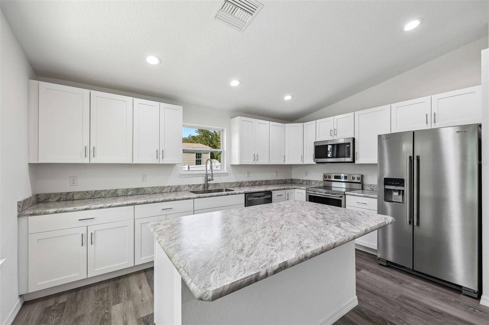 40091 OAKRIDGE DRIVE, Lady Lake, FL 32159 40091 OAKRIDGE DRIVE, Lady Lake, FL 32159