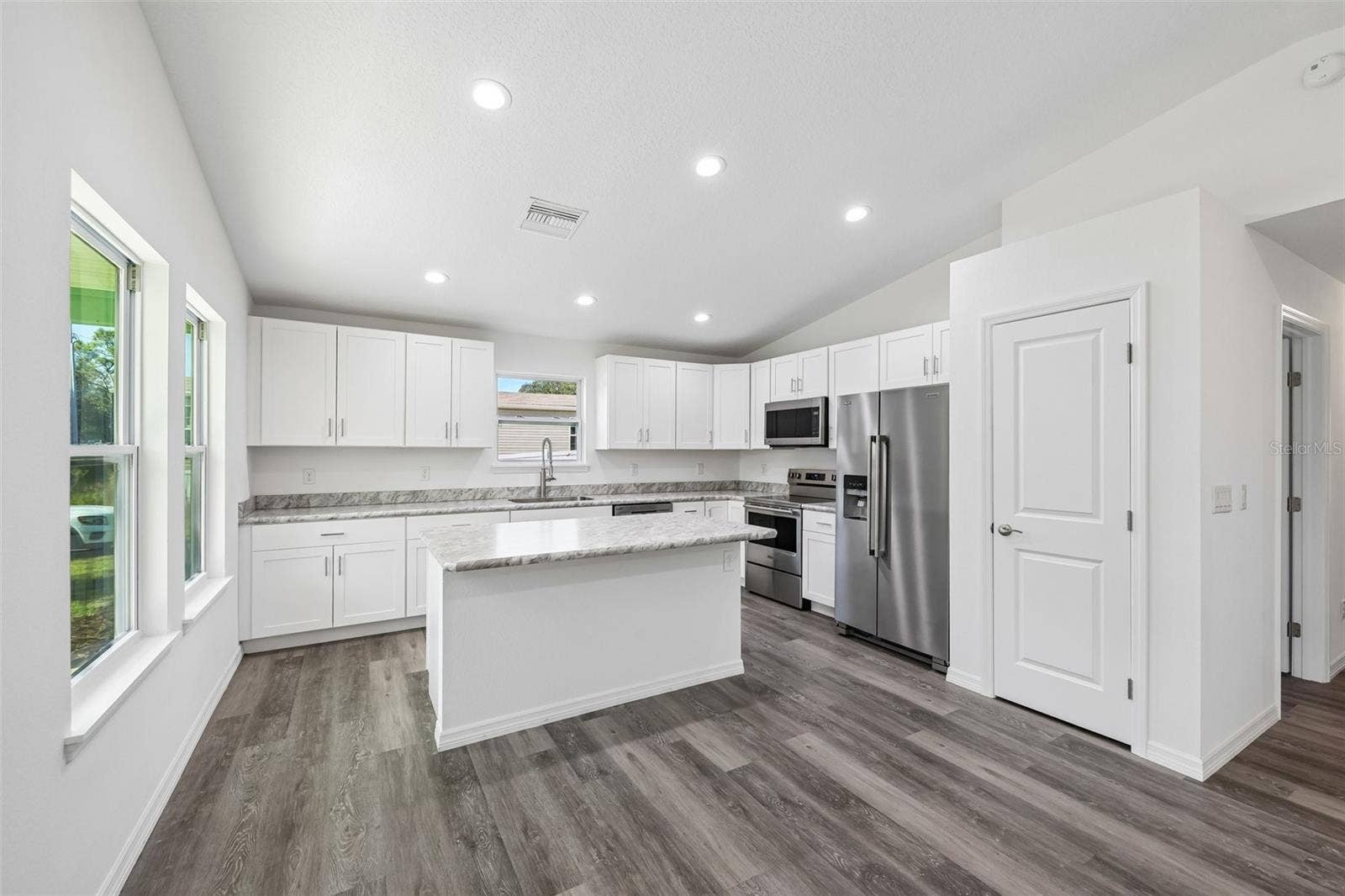 40091 OAKRIDGE DRIVE, Lady Lake, FL 32159 40091 OAKRIDGE DRIVE, Lady Lake, FL 32159