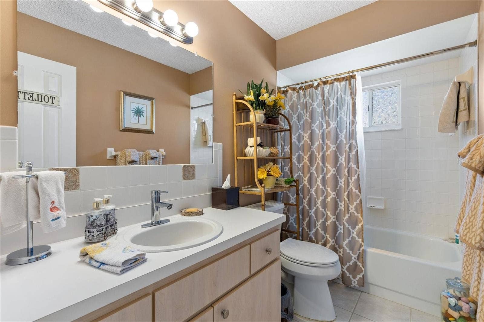 Guest bathroom with tub/shower combo