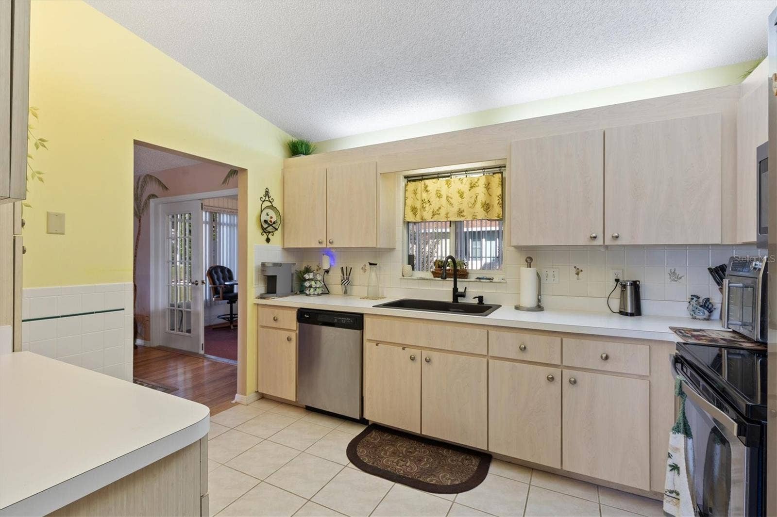 Lots of cabinets