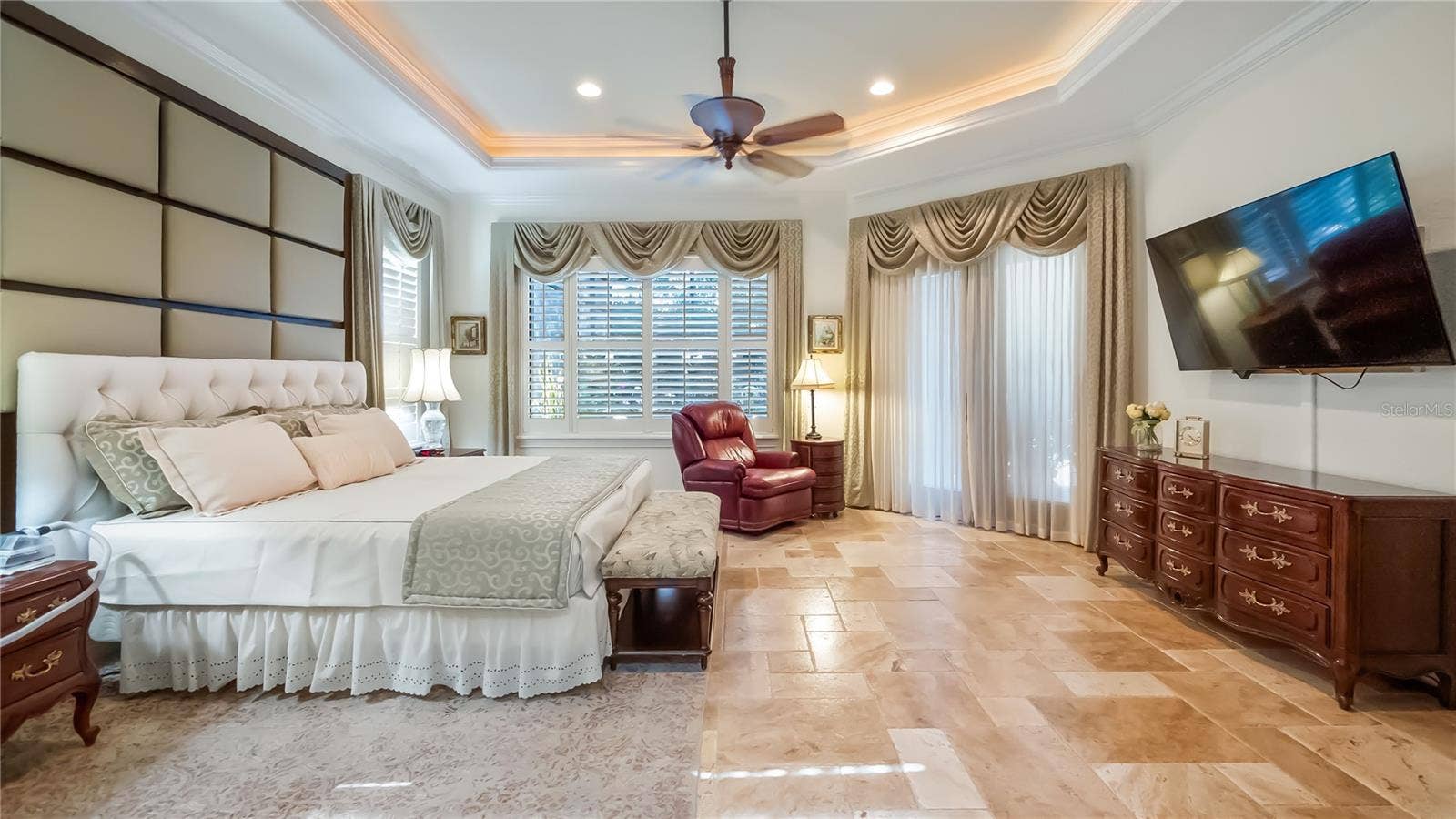Luxurious Primary Suite