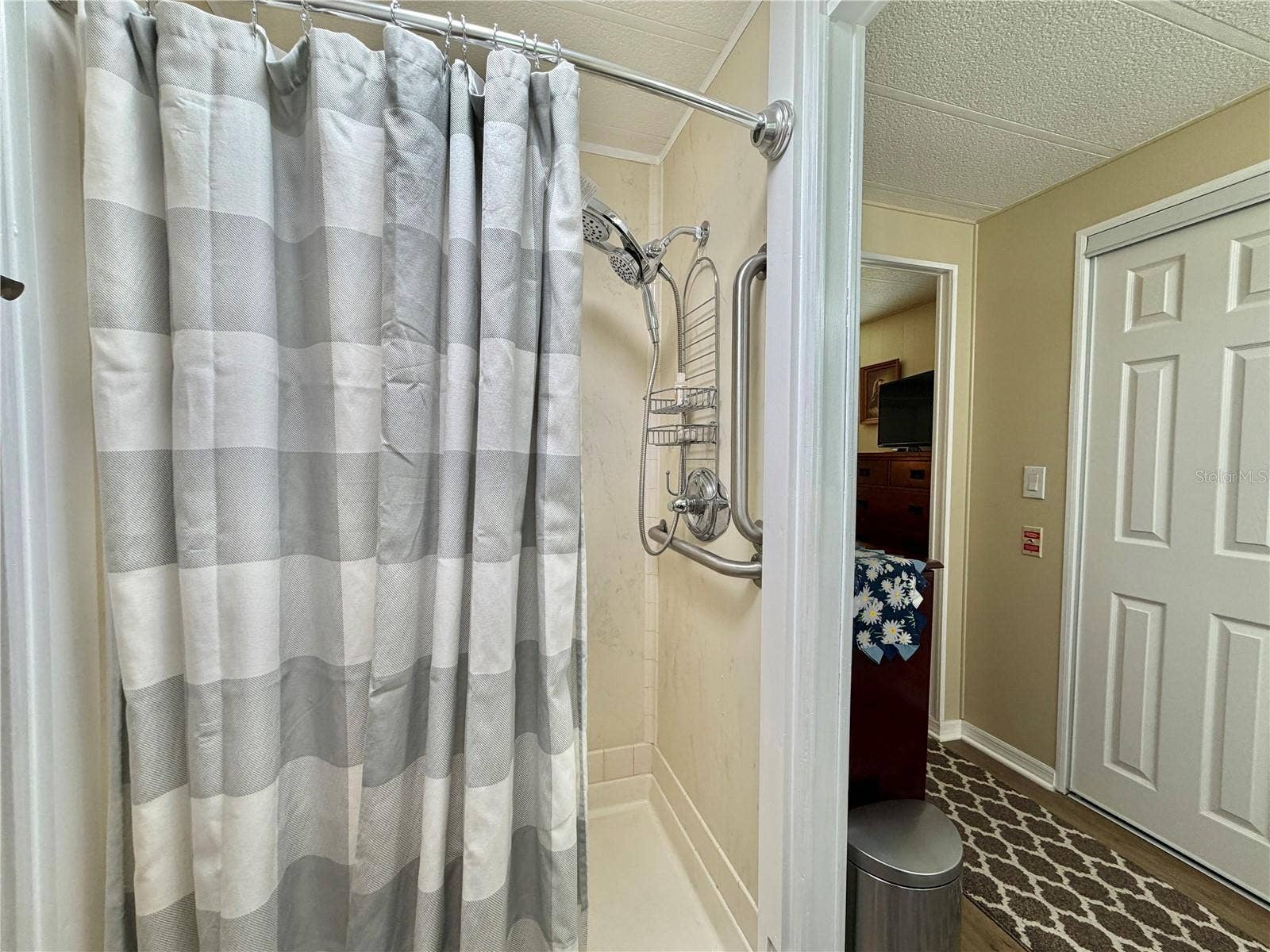 131 BOUGAINVILLEA DRIVE, Leesburg, FL 34748 131 BOUGAINVILLEA DRIVE, Leesburg, FL 34748