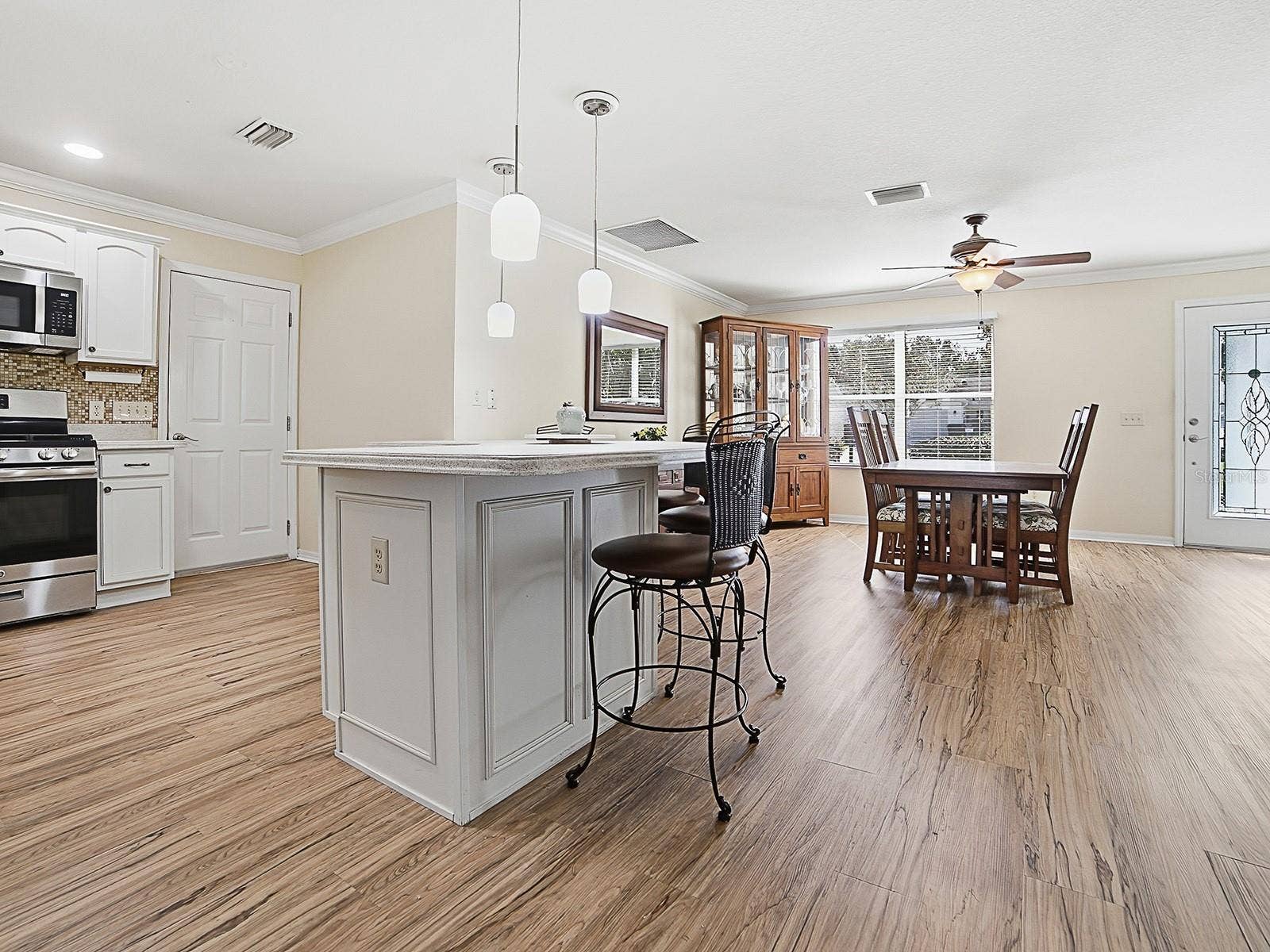 299 MERCER WAY, The Villages, FL 32162 299 MERCER WAY, The Villages, FL 32162