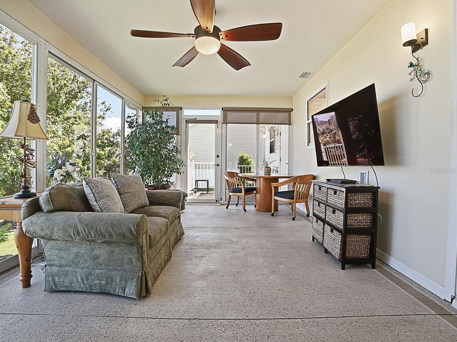 299 MERCER WAY, The Villages, FL 32162 299 MERCER WAY, The Villages, FL 32162