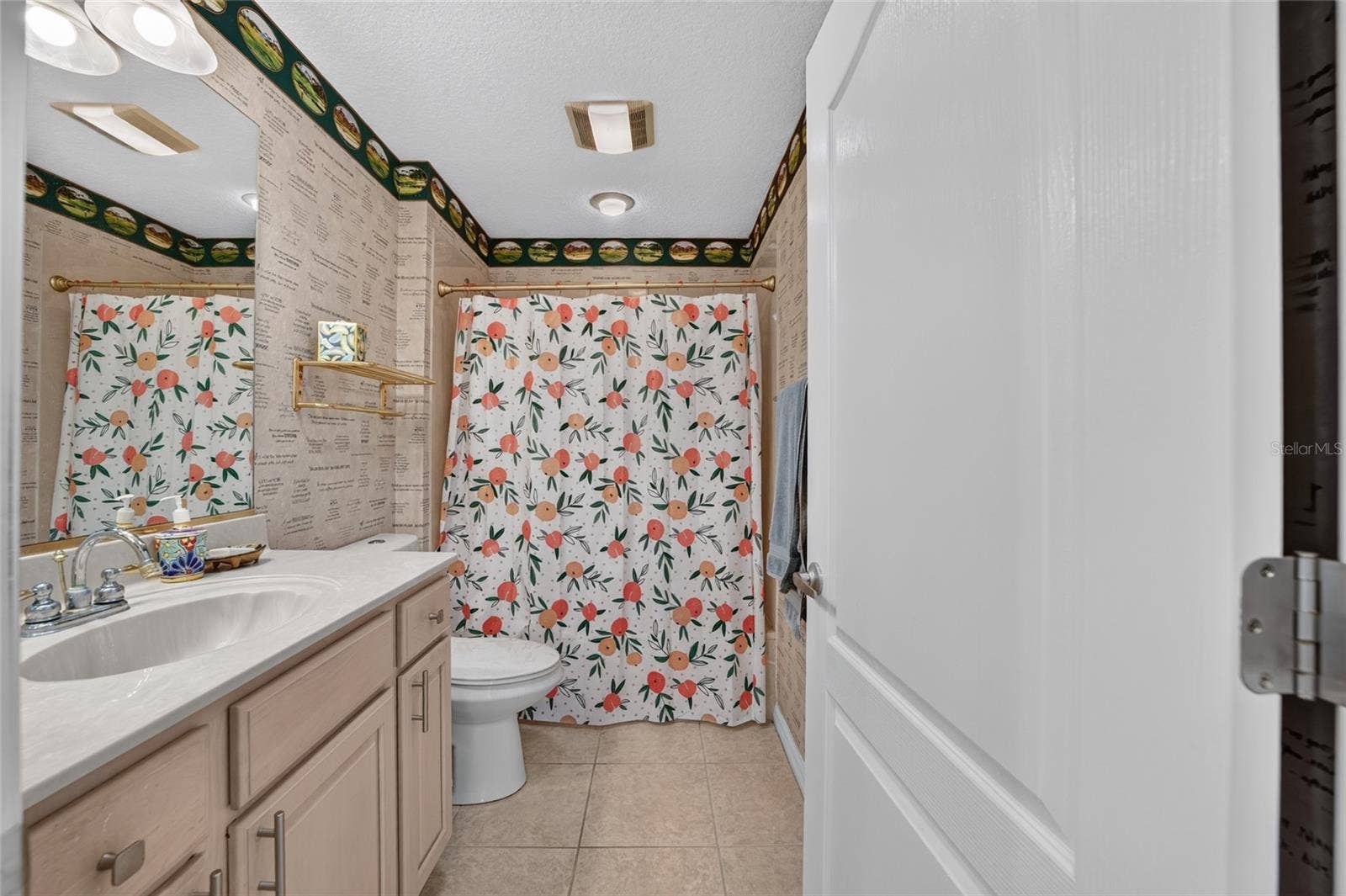 3568 WORTH CIRCLE, The Villages, FL 32162 Guest Bathroom