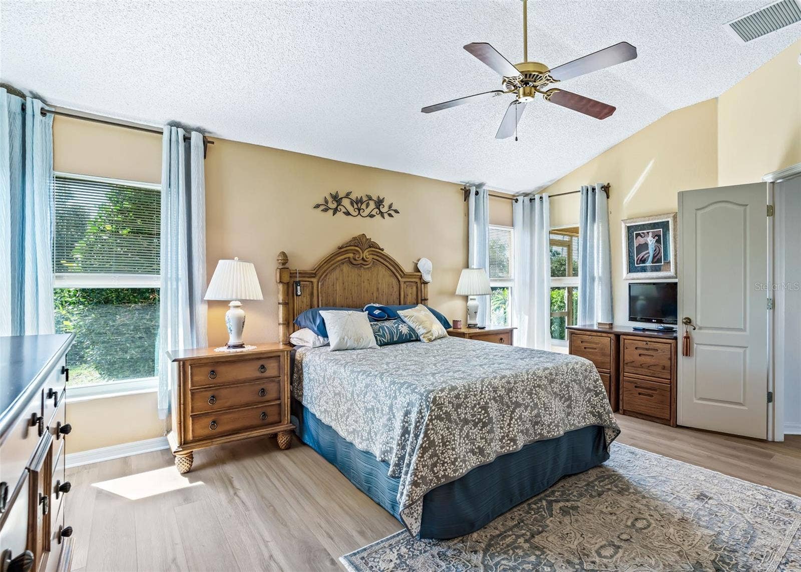 3516 WHITING WAY, The Villages, FL 32162 3516 WHITING WAY, The Villages, FL 32162