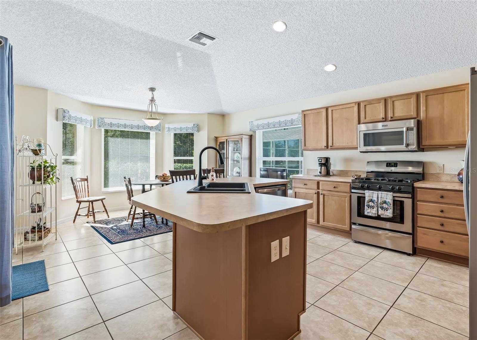 3516 WHITING WAY, The Villages, FL 32162 3516 WHITING WAY, The Villages, FL 32162