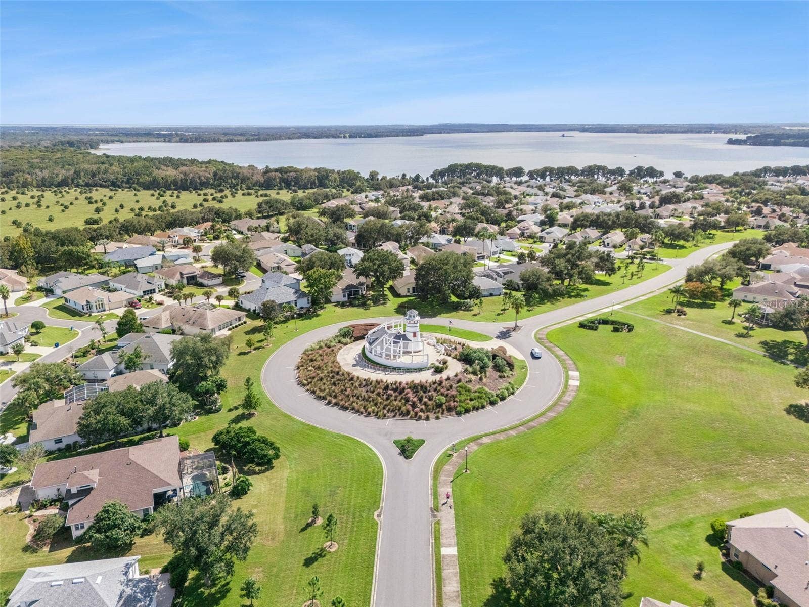 4900 CANOE COURT, Tavares, FL 32778 Lighthouse roundabout with Little Lake Harris to the north.