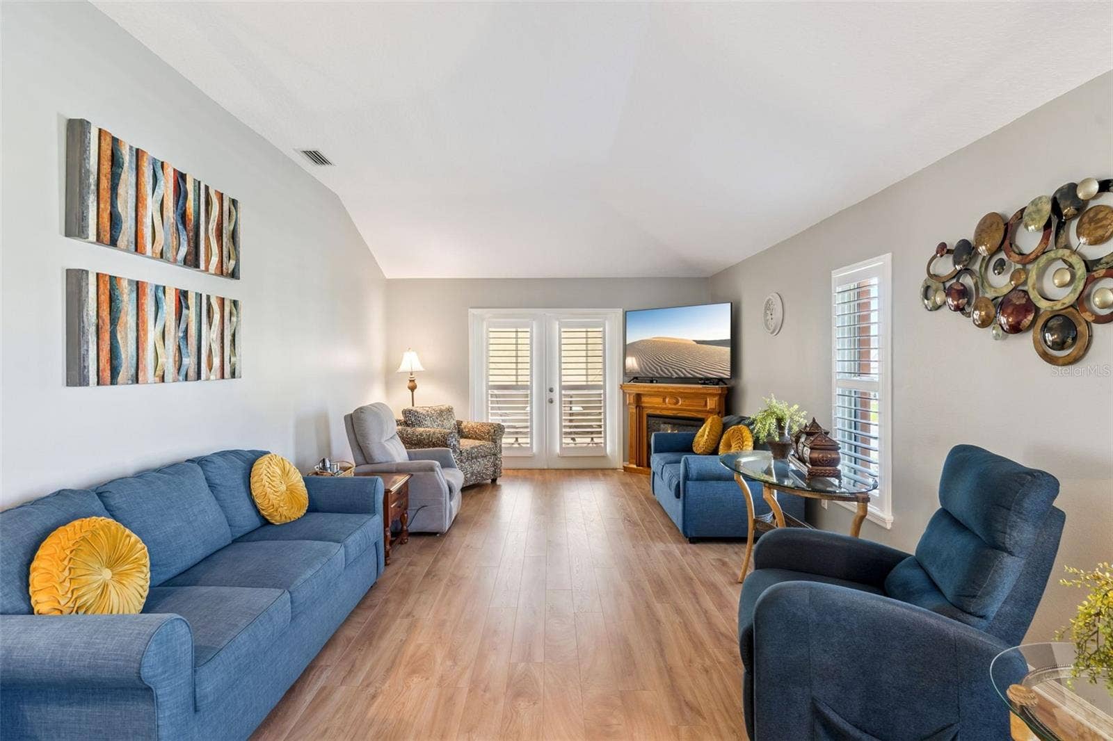 4900 CANOE COURT, Tavares, FL 32778 Living Room with French doors to the screened lanai.