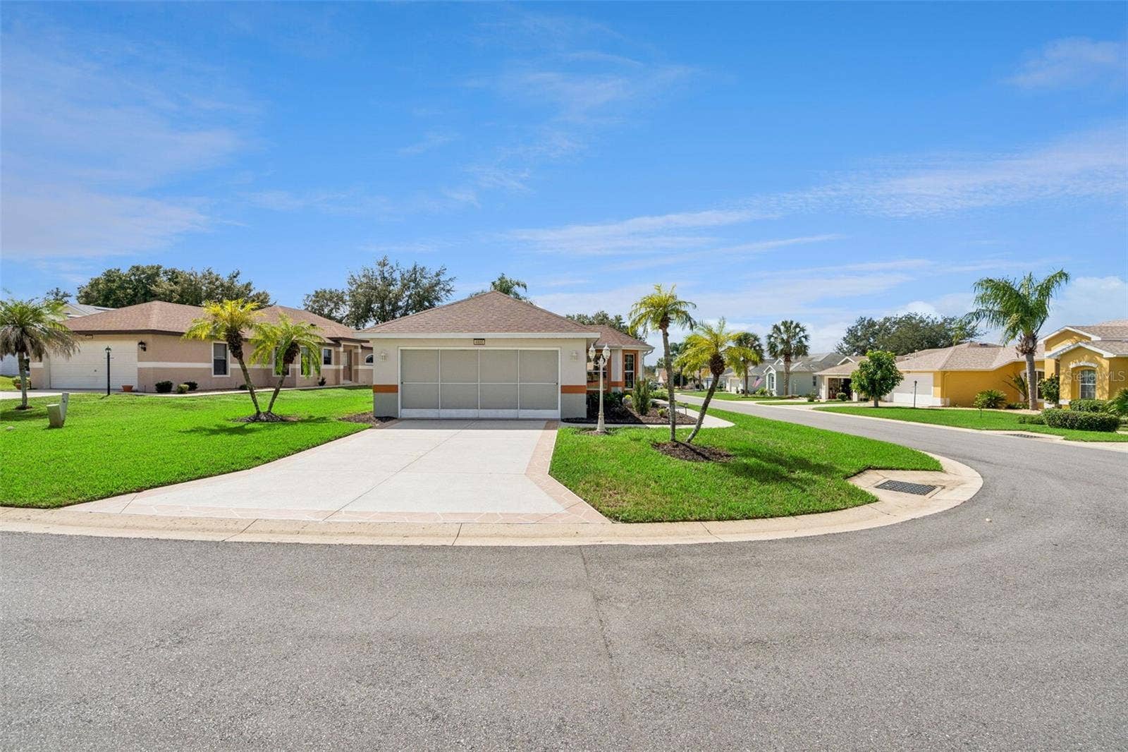 4900 CANOE COURT, Tavares, FL 32778 Driveway entrance from Canoe Ct.