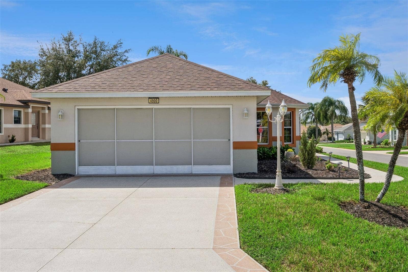 4900 CANOE COURT, Tavares, FL 32778 Driveway with 2-car garage from Canoe Ct.