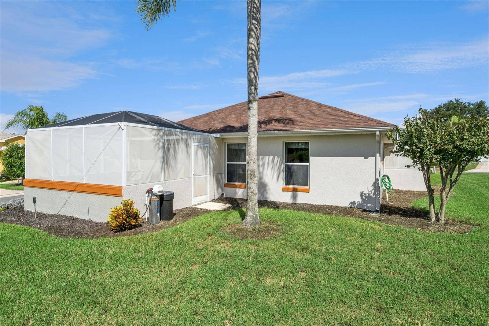 4900 CANOE COURT, Tavares, FL 32778 Screened lanai from the side yard.