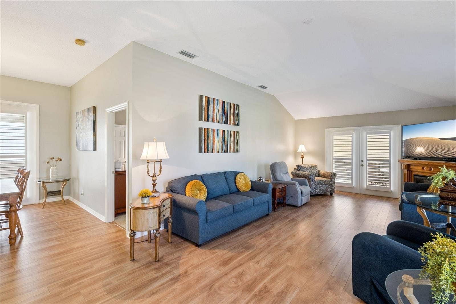4900 CANOE COURT, Tavares, FL 32778 Vaulted Living Room with French doors to the larger screened lanai.
