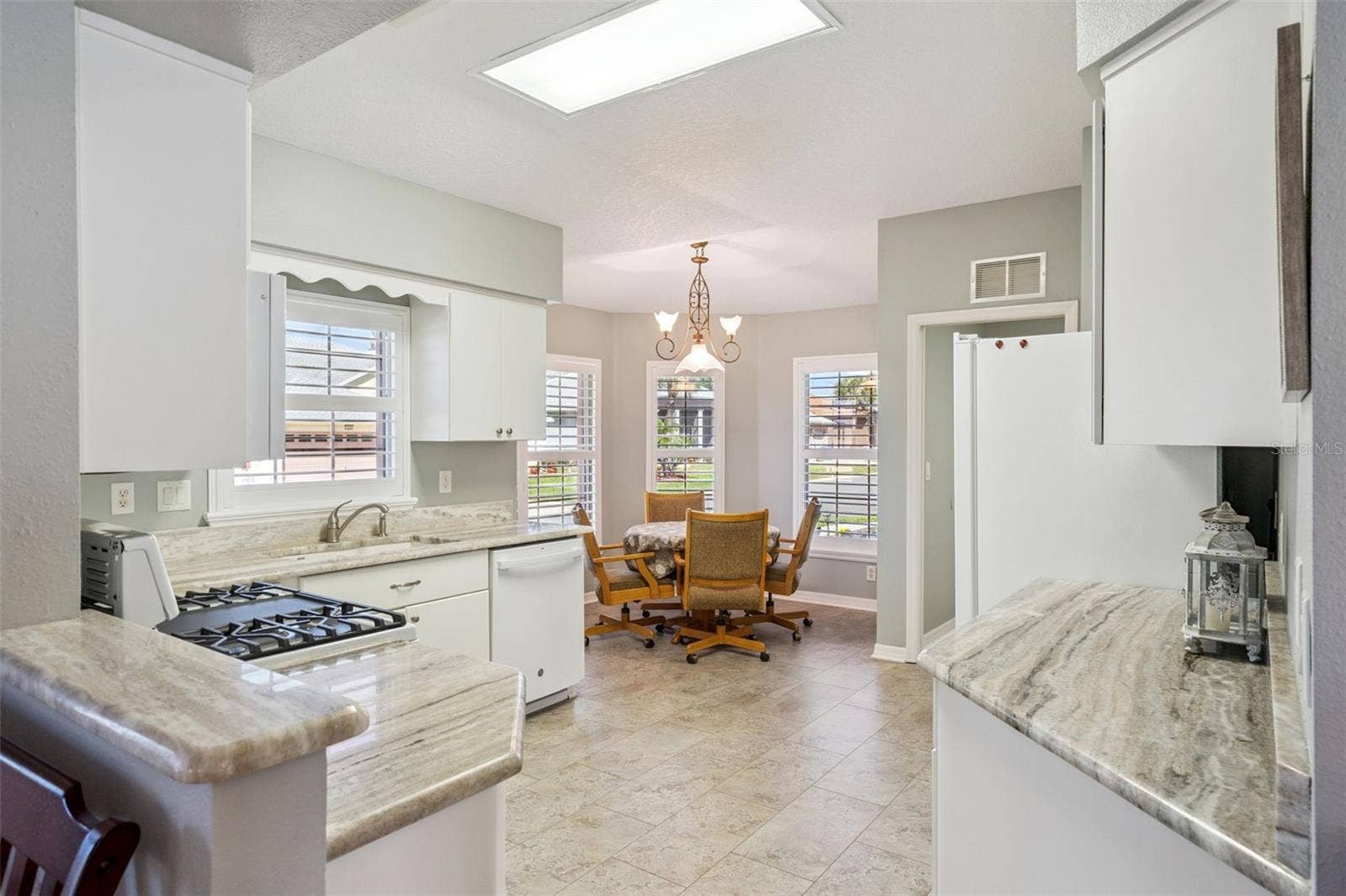 4900 CANOE COURT, Tavares, FL 32778 Kitchen opens to a bright eat-in nook.