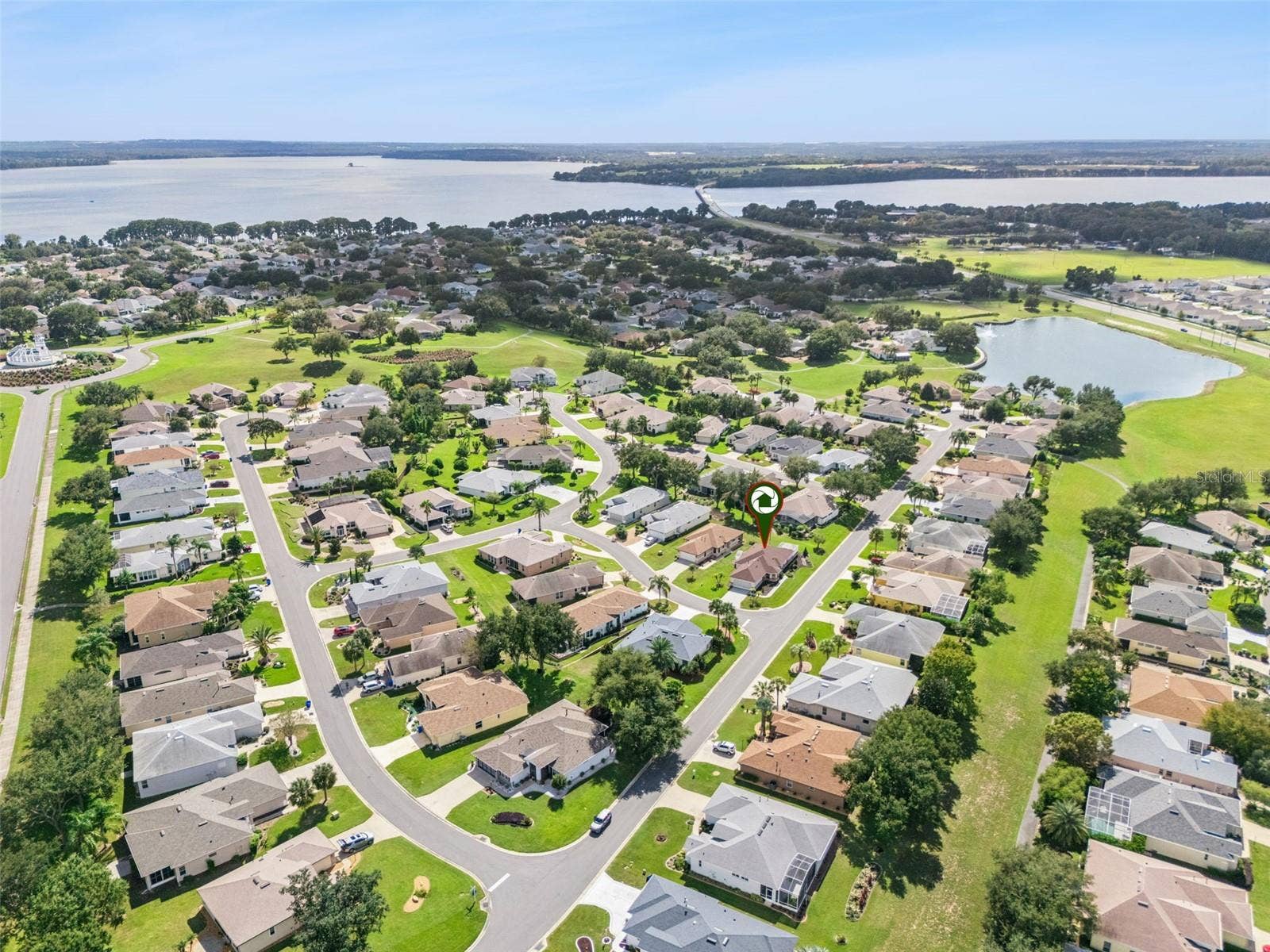 4900 CANOE COURT, Tavares, FL 32778 Royal Harbor sits on Little Lake Harris, part of the Harris Chain of Lakes.