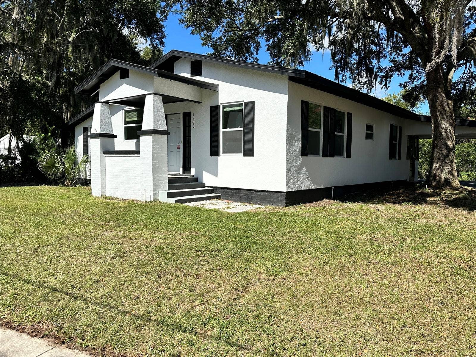 1208 BONAIRE DRIVE, Leesburg, FL 34748 Front and Side