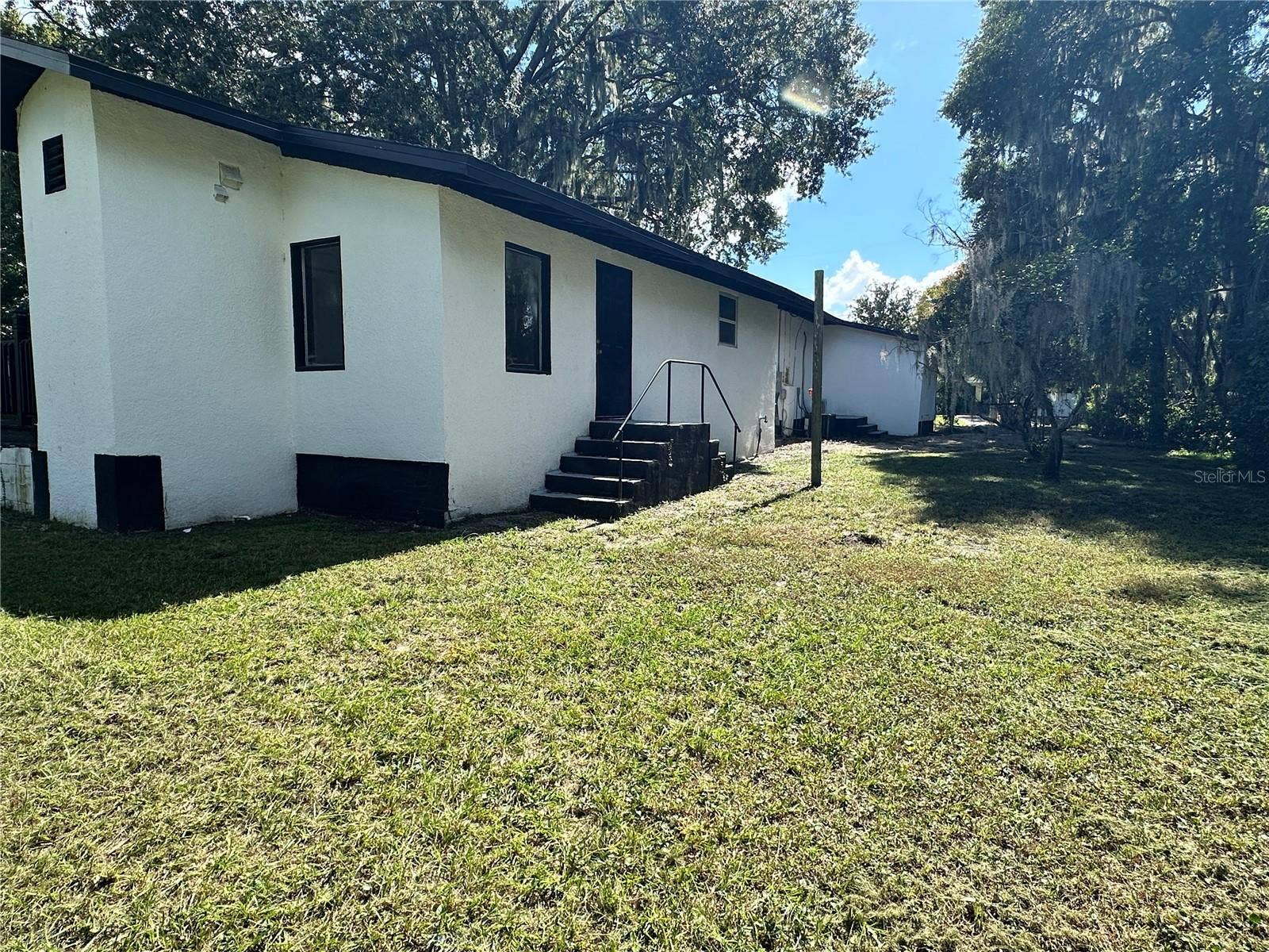 1208 BONAIRE DRIVE, Leesburg, FL 34748 Side View