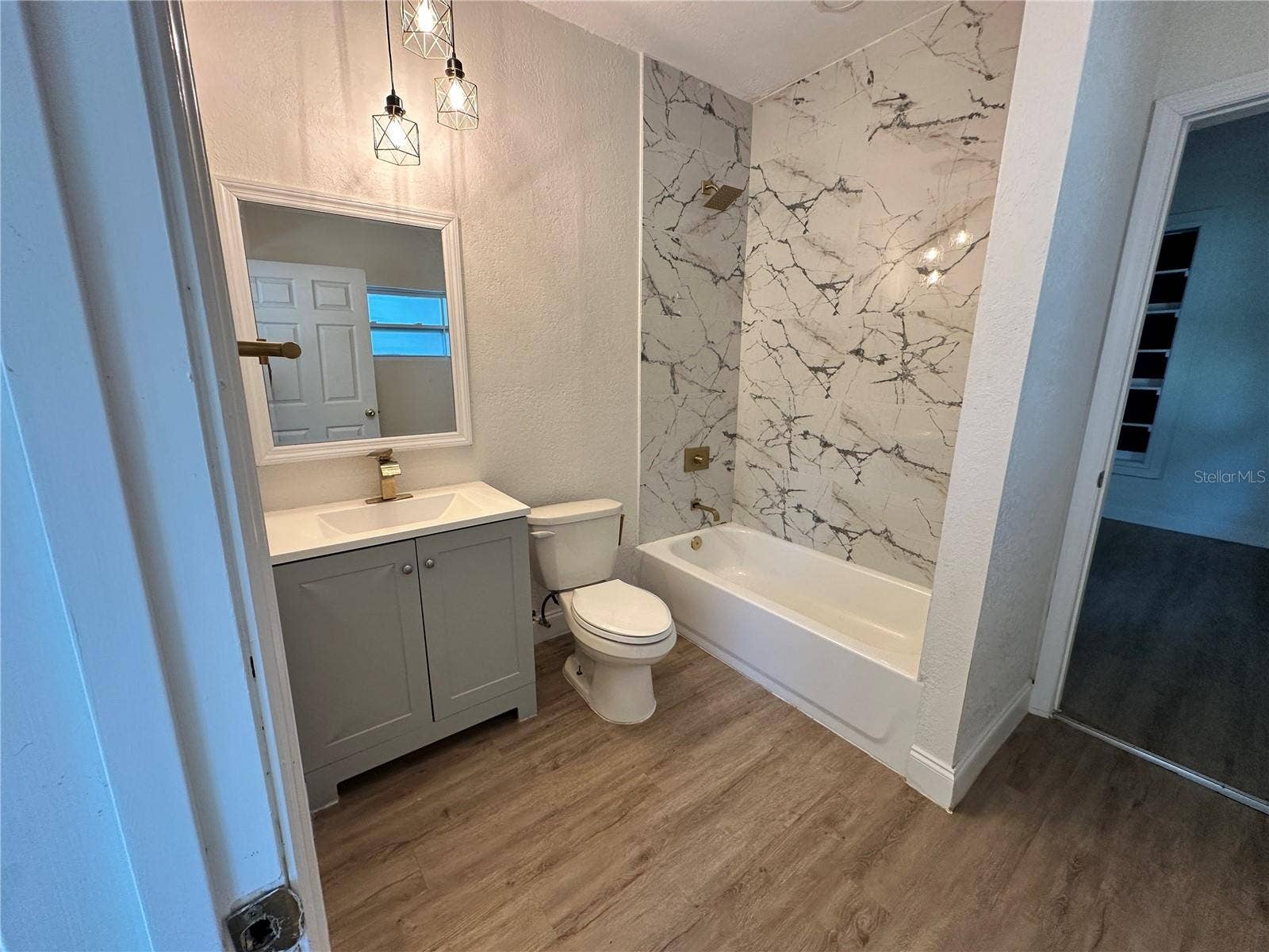 1208 BONAIRE DRIVE, Leesburg, FL 34748 Bath