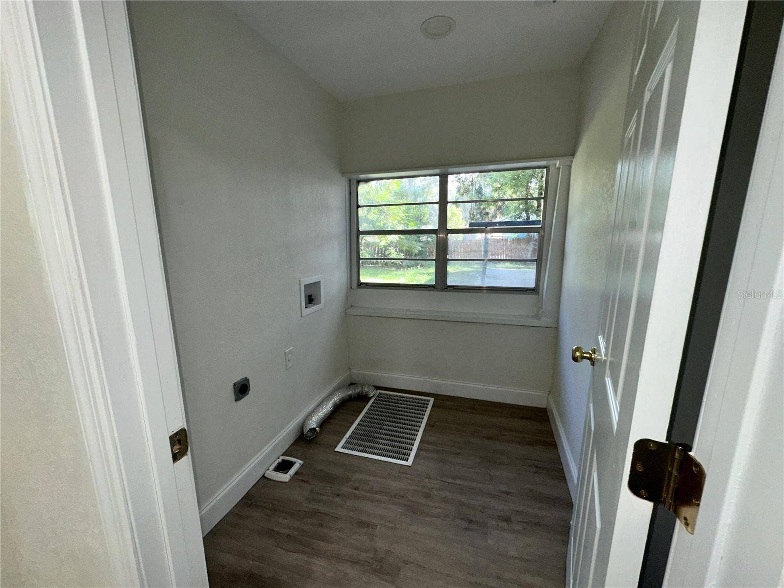 1208 BONAIRE DRIVE, Leesburg, FL 34748 Laundry Room