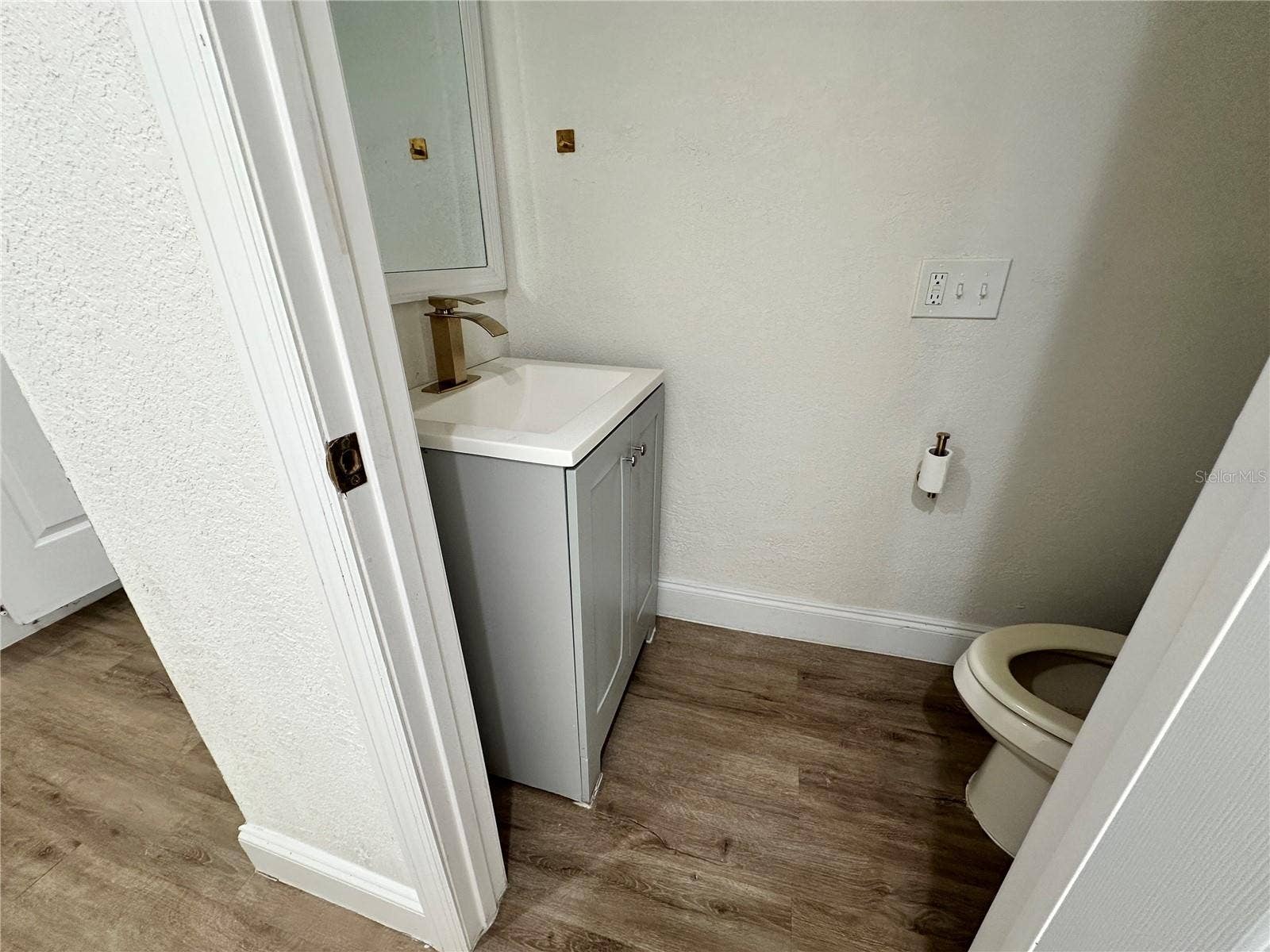 1208 BONAIRE DRIVE, Leesburg, FL 34748 1/2 Bath off Bonus room