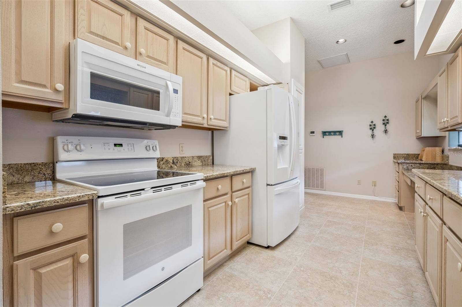 461 BAYTREE BOULEVARD, Tavares, FL 32778 Kitchen