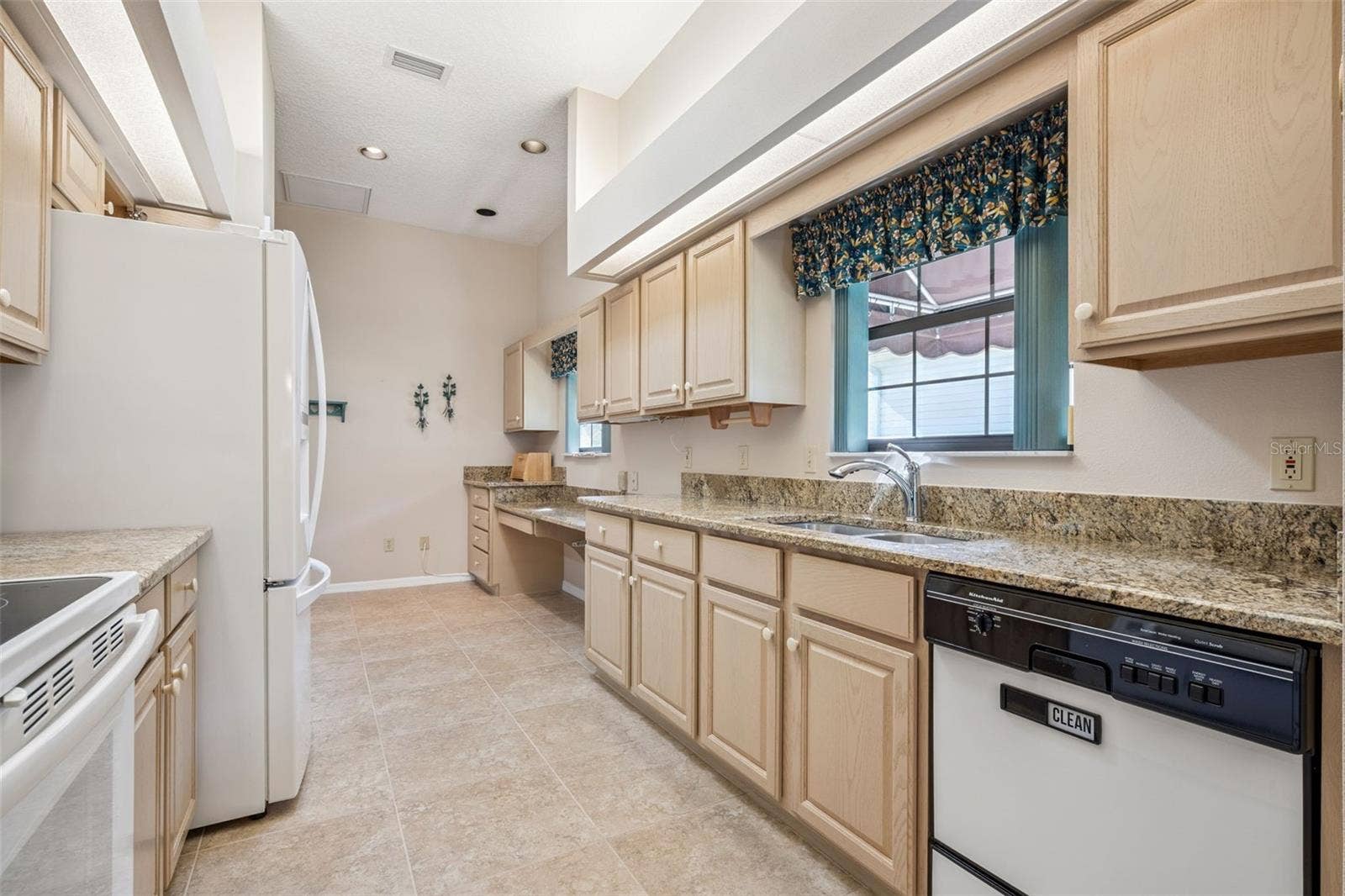 461 BAYTREE BOULEVARD, Tavares, FL 32778 Kitchen