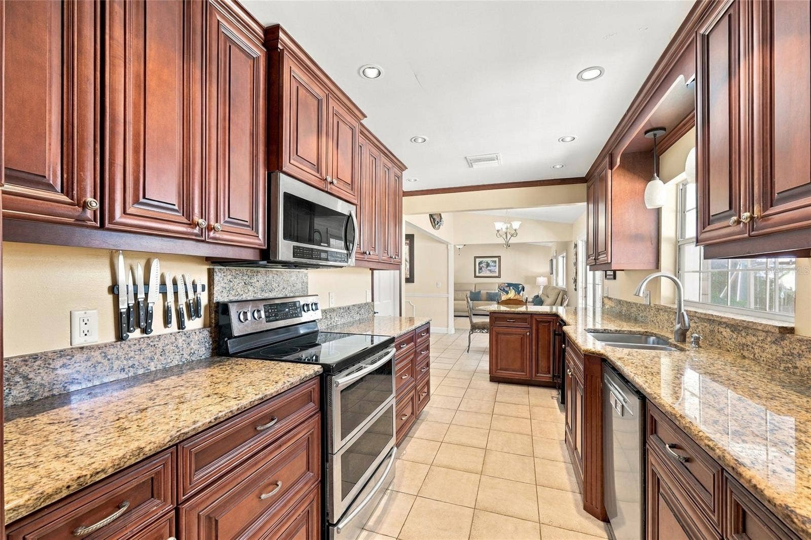 13205 MARIA AVENUE, Clermont, FL 34711 Kitchen with wine cooler