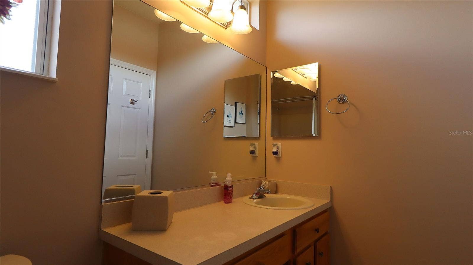 12859 SE 92ND COURT ROAD, Summerfield, FL 34491 Guest Bathroom