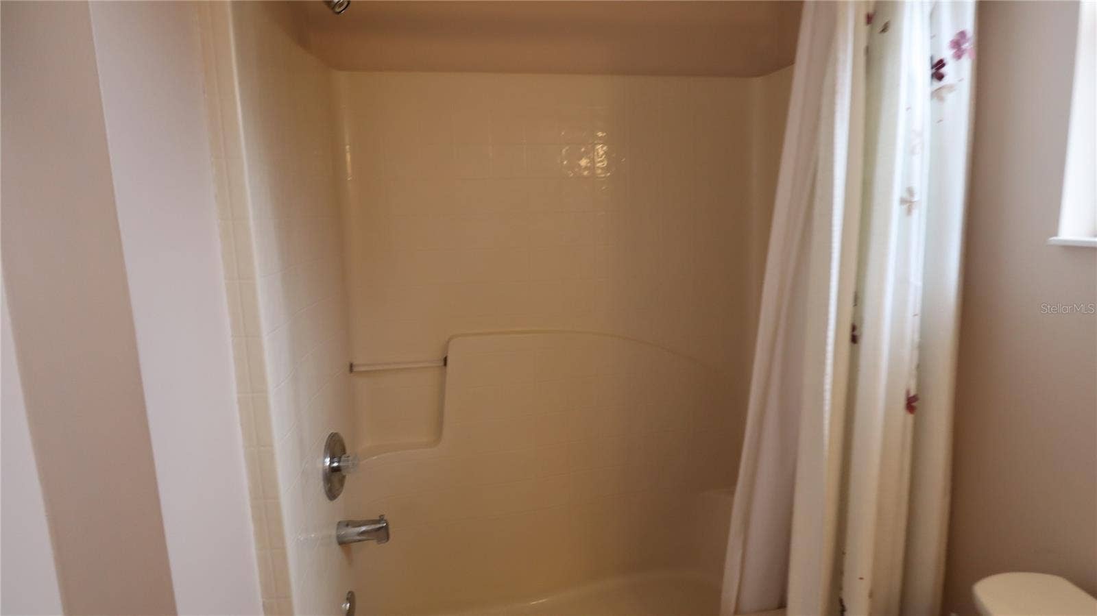 12859 SE 92ND COURT ROAD, Summerfield, FL 34491 Guest Bathroom