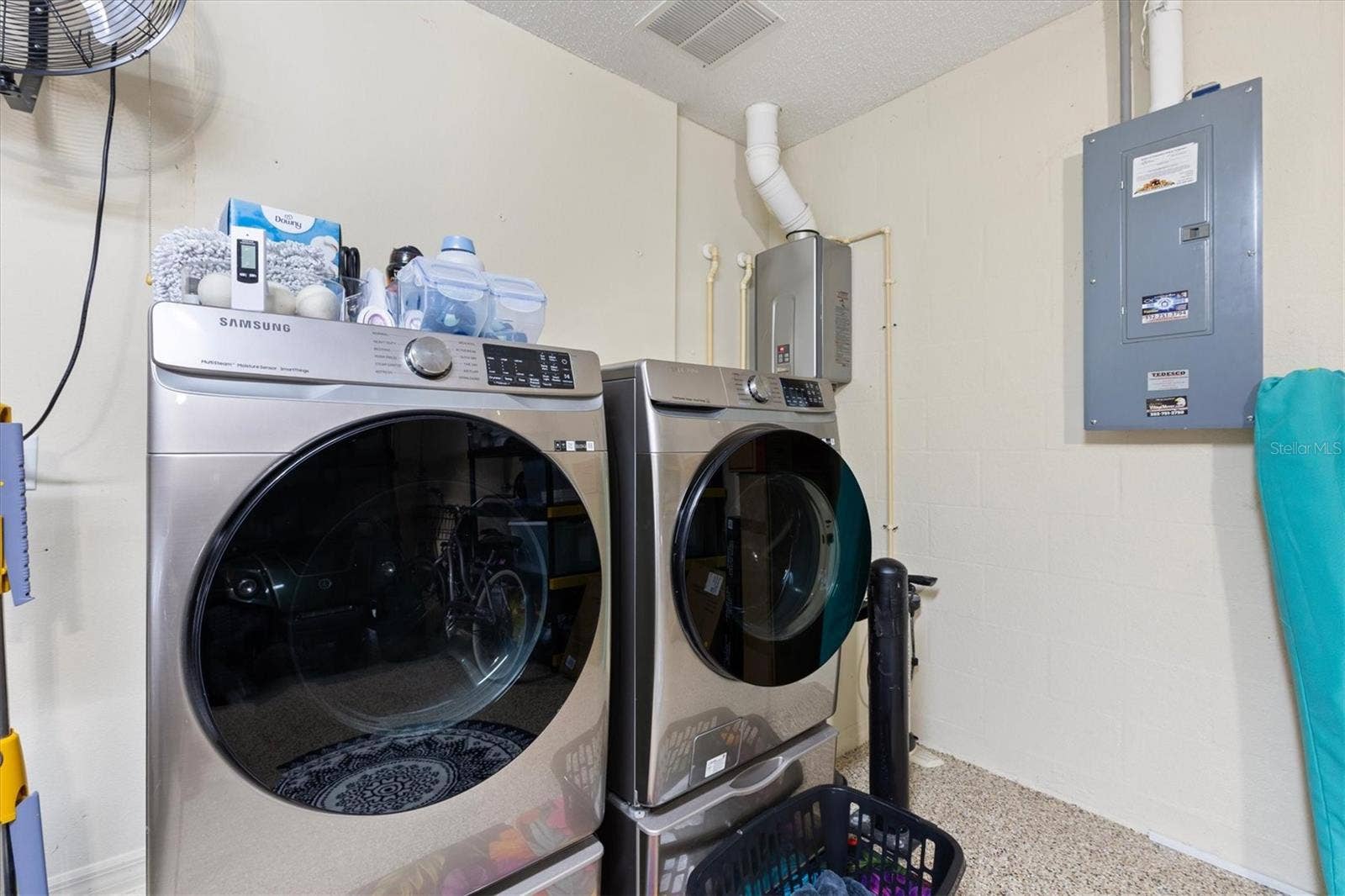 7146 SE 173RD ARLINGTON LOOP, #62, The Villages, FL 32162 Washer Dryer combo. Tankless Water Heater!