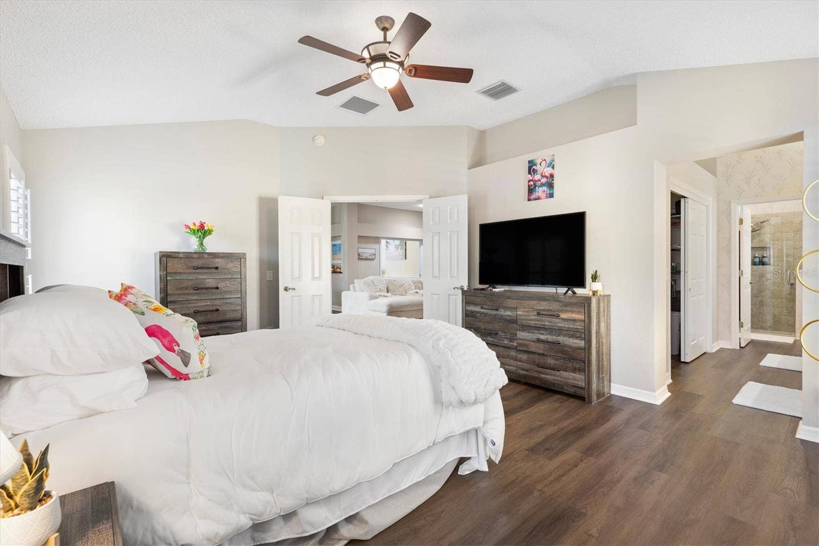 7146 SE 173RD ARLINGTON LOOP, #62, The Villages, FL 32162 Spacious Room with Ensuite Bathroom