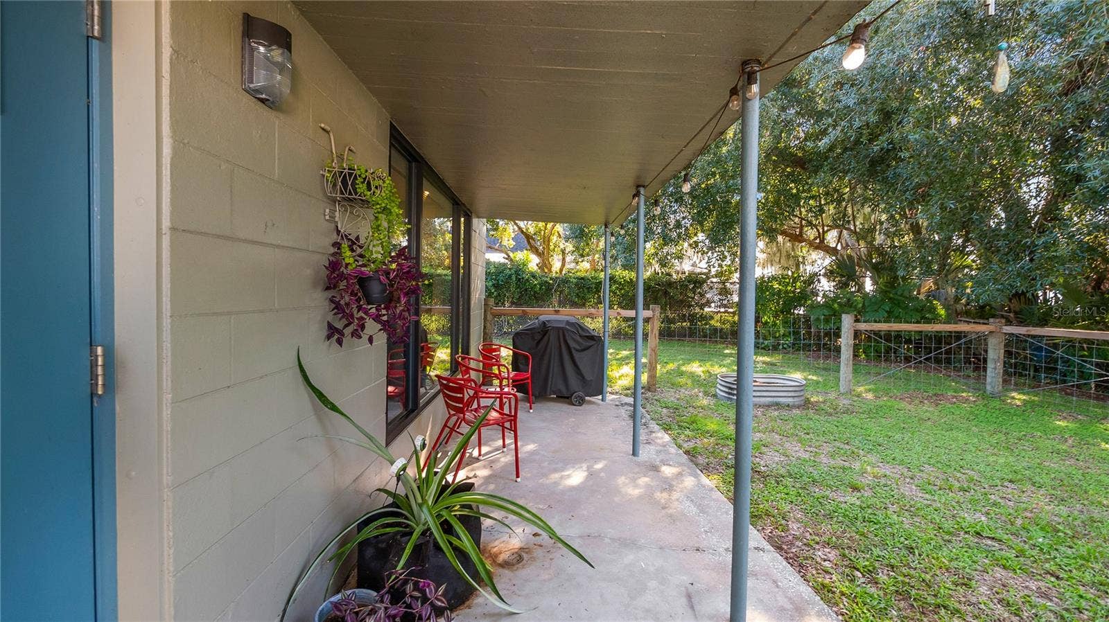 1730 NITA PLACE, Clermont, FL 34711 Detached garage and apartment. 2 car parking plus storage. Driveway off Lakeshore drive, little fenced in back yard. Full kitchen, laundry closet. remodeled. Pre wired for generator plug access so it can be run on a generator.