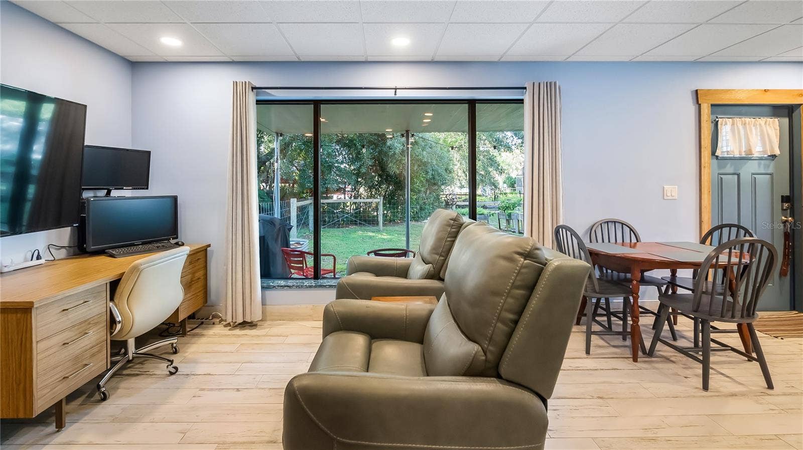 1730 NITA PLACE, Clermont, FL 34711 Detached garage and apartment. 2 car parking plus storage. Driveway off Lakeshore drive, little fenced in back yard. Full kitchen, laundry closet. remodeled. Pre wired for generator plug access so it can be run on a generator.