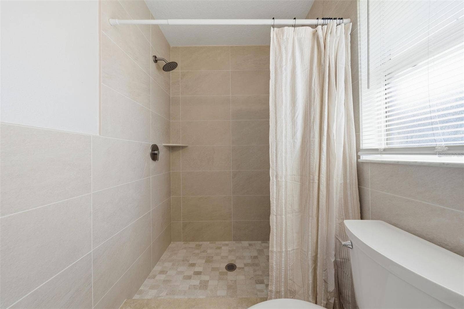 Primary En-Suite bathroom