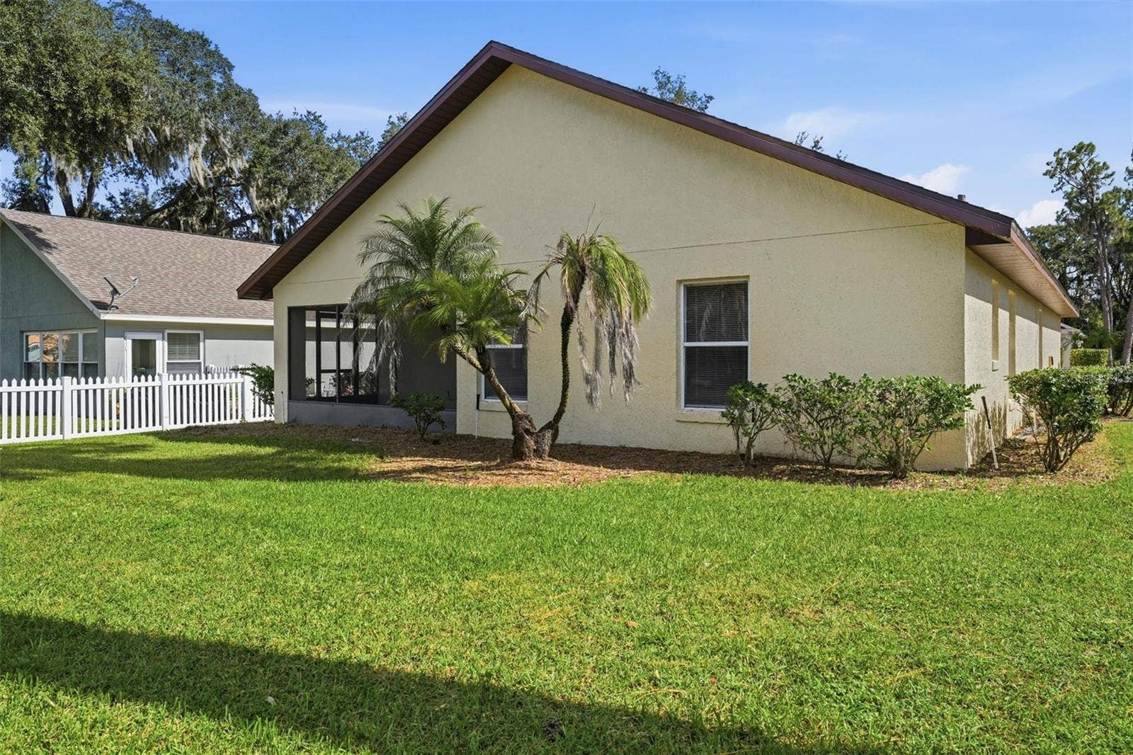 941 VINDALE ROAD, Tavares, FL 32778