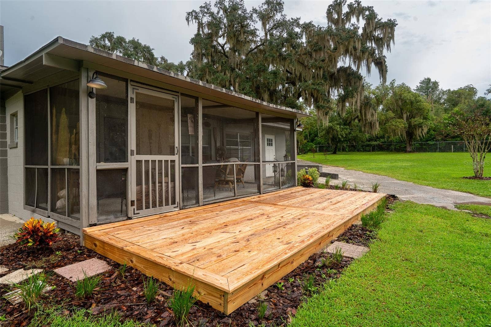 35935 NOLEN LANE, Eustis, FL 32736 Front deck