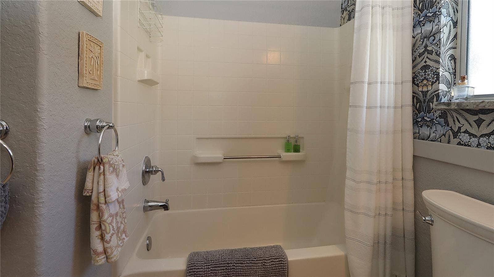 8724 SE 130TH LOOP, Summerfield, FL 34491 Guest Bathroom