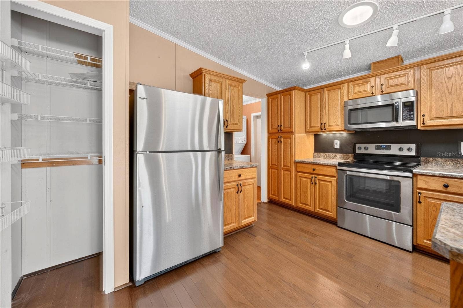 2722 VINDALE ROAD, Tavares, FL 32778 Kitchen closet pantry
