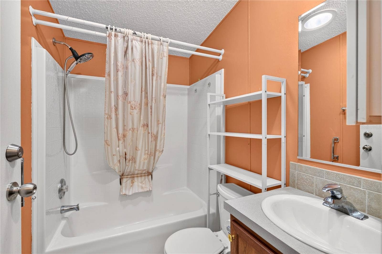 2722 VINDALE ROAD, Tavares, FL 32778 Secondary bathroom