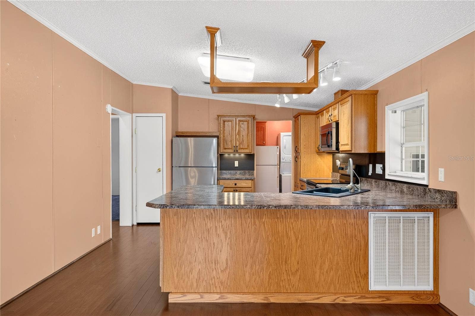 2722 VINDALE ROAD, Tavares, FL 32778 Kitchen breakfast bar