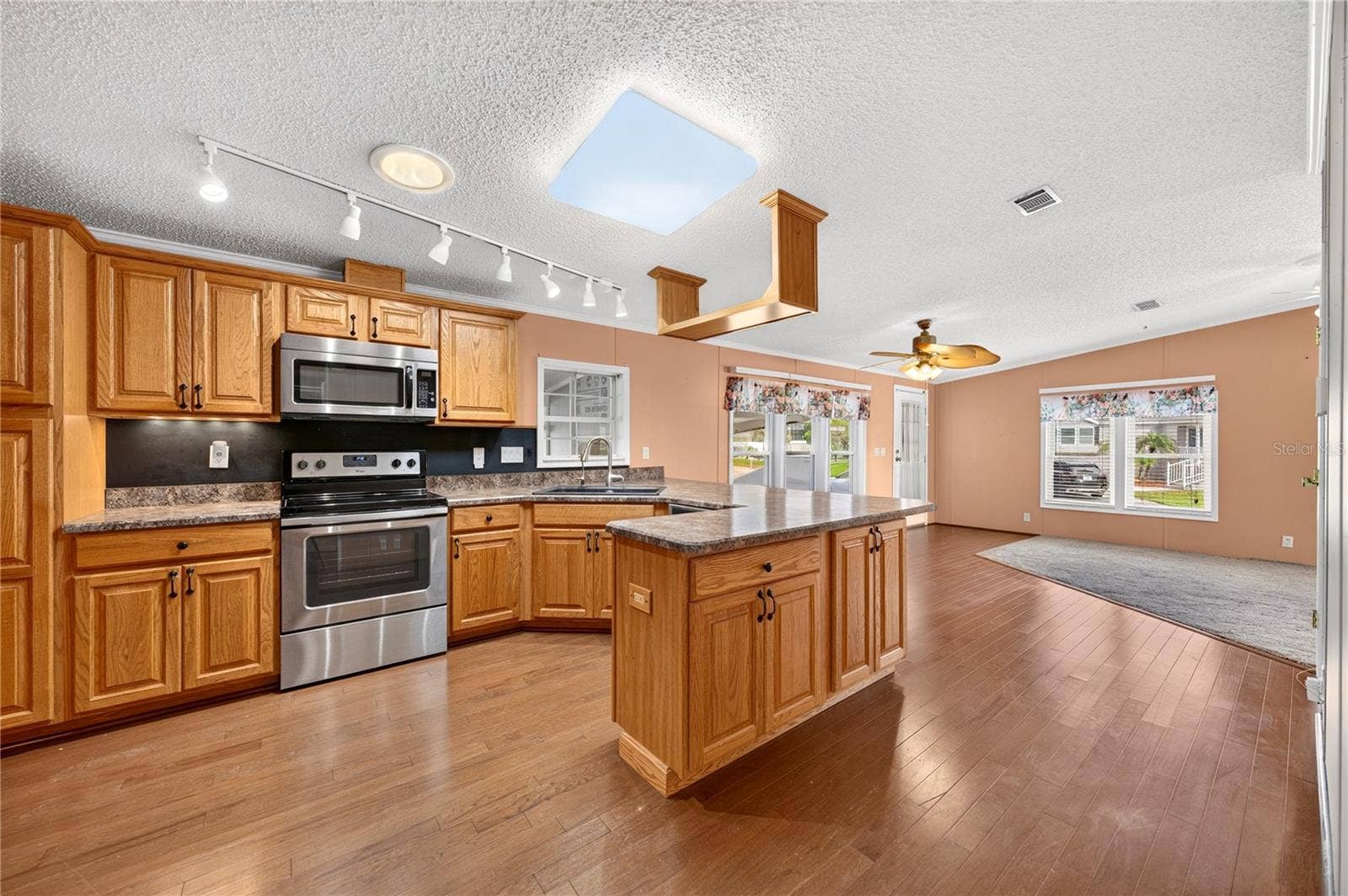 2722 VINDALE ROAD, Tavares, FL 32778 Kitchen