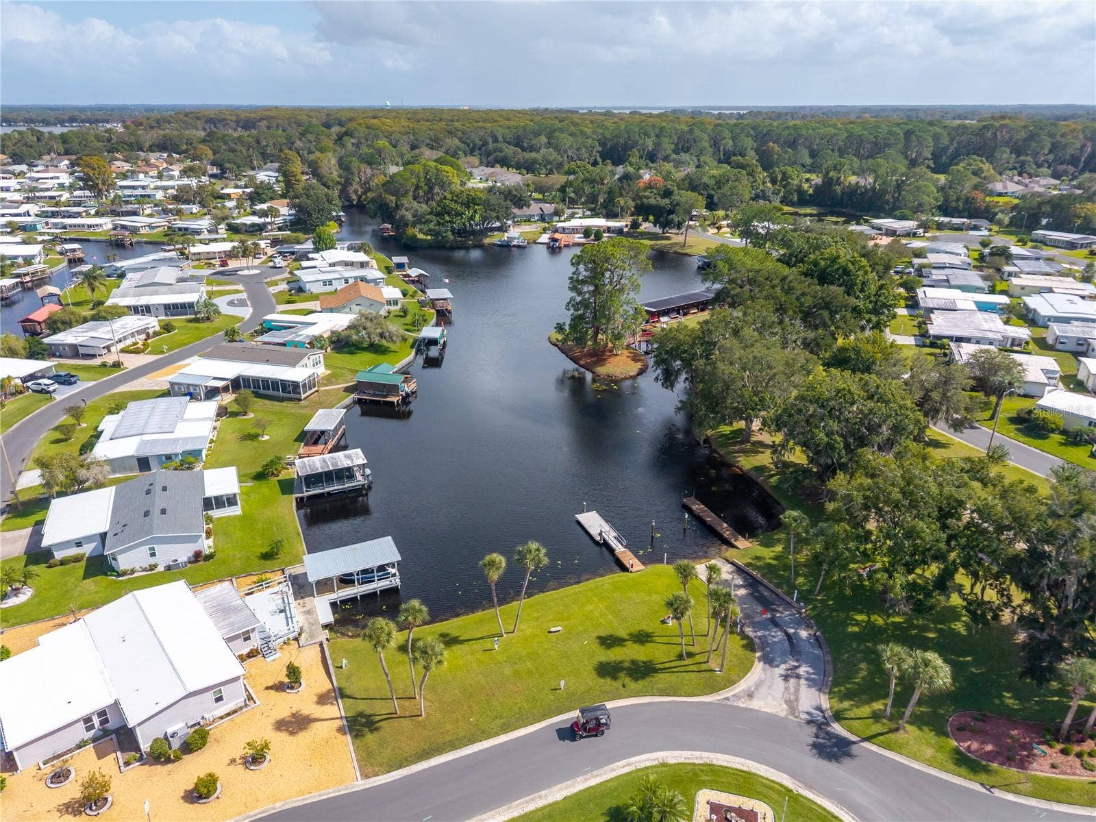 2722 VINDALE ROAD, Tavares, FL 32778 Community waterfront amenities