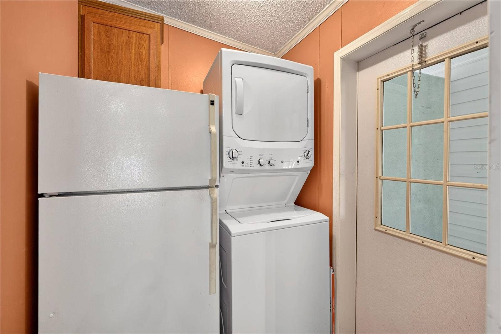 2722 VINDALE ROAD, Tavares, FL 32778 Indoor laundry