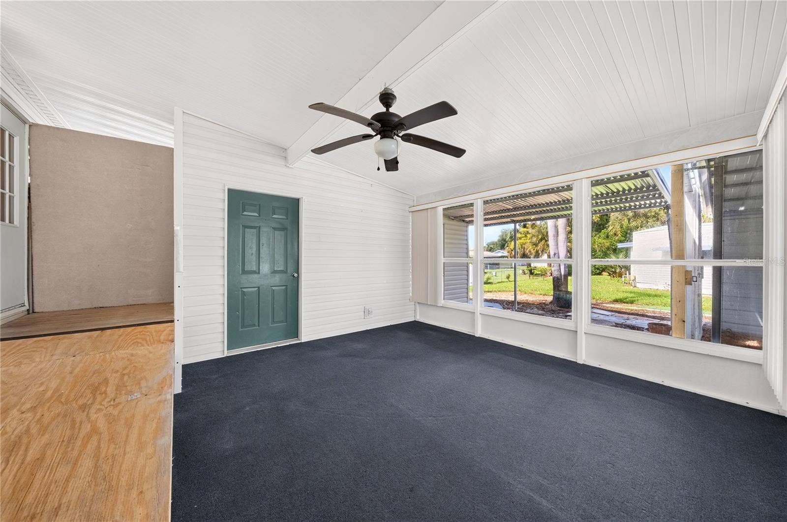 2722 VINDALE ROAD, Tavares, FL 32778 Enclosed FL Room