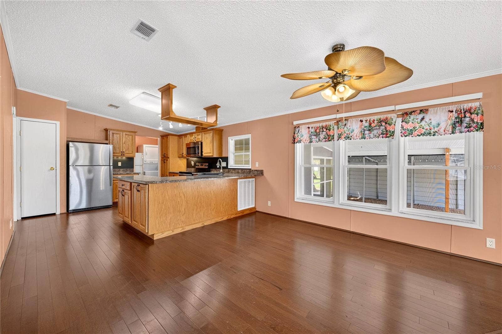 2722 VINDALE ROAD, Tavares, FL 32778 Dining room