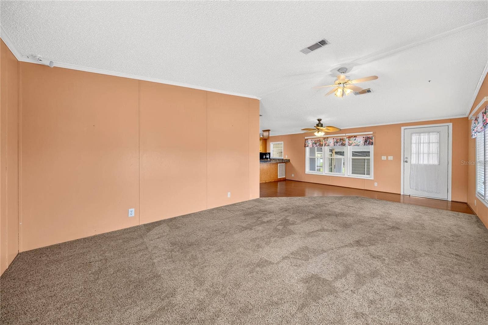 2722 VINDALE ROAD, Tavares, FL 32778 Living room