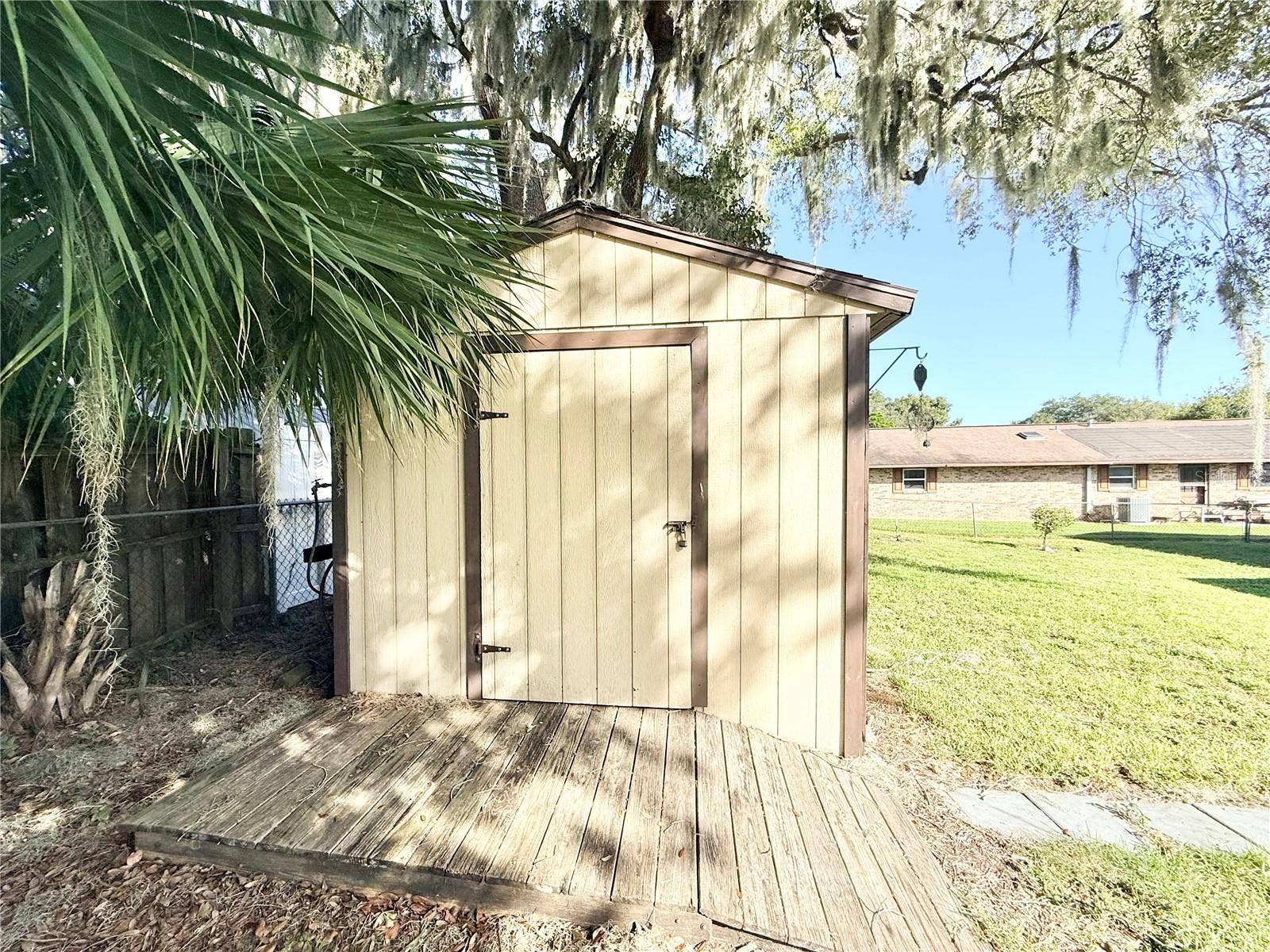 1031 PARK AVENUE, Tavares, FL 32778