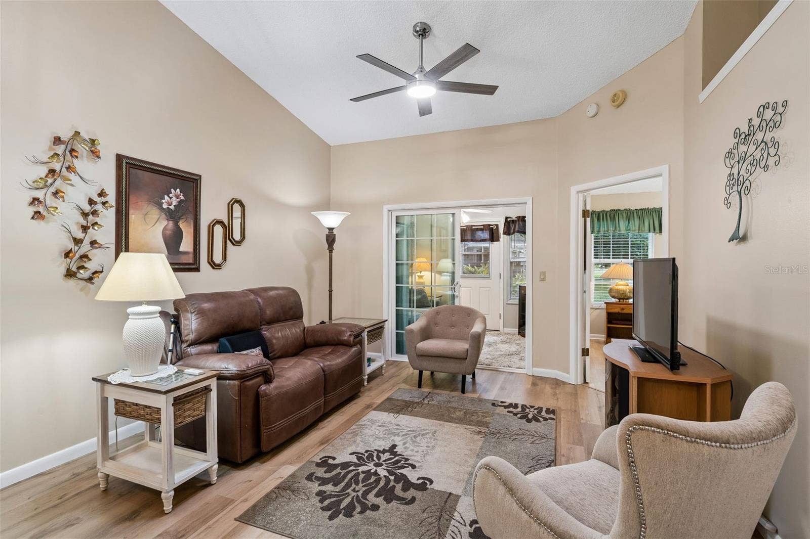 5546 ROSEWALL, Leesburg, FL 34748 Living room