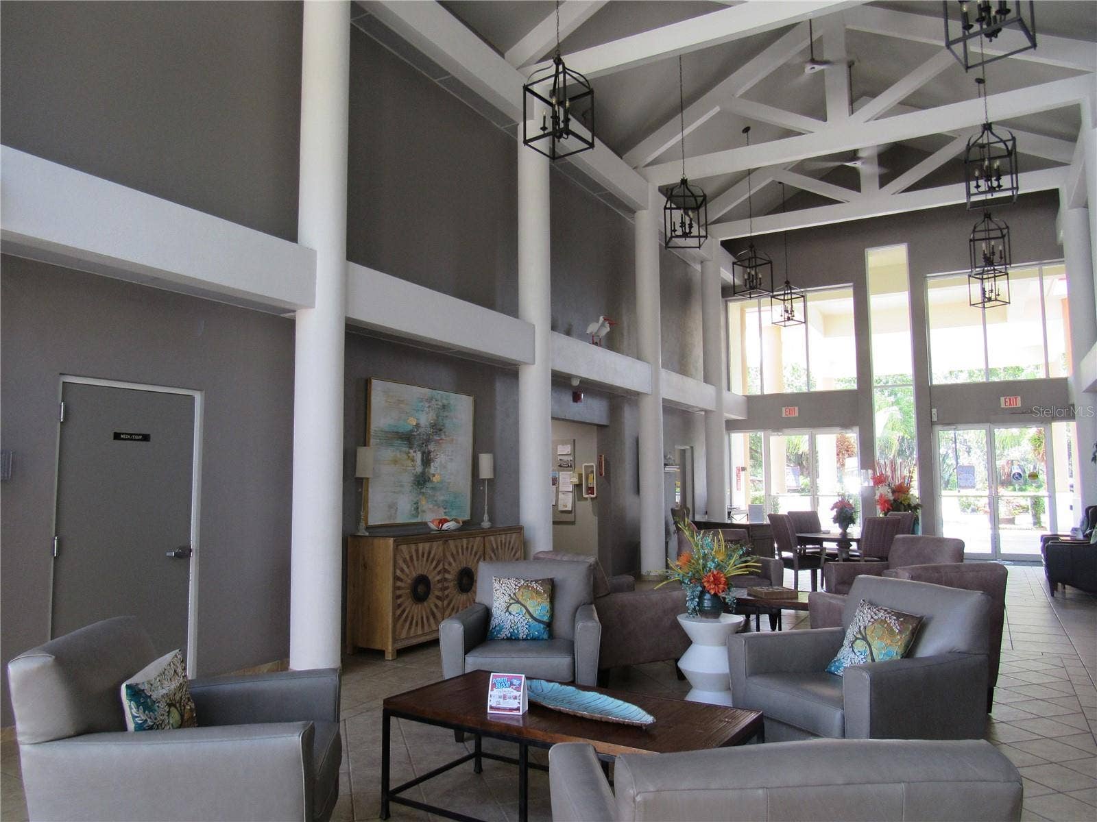 5546 ROSEWALL, Leesburg, FL 34748 Clubhouse lobby
