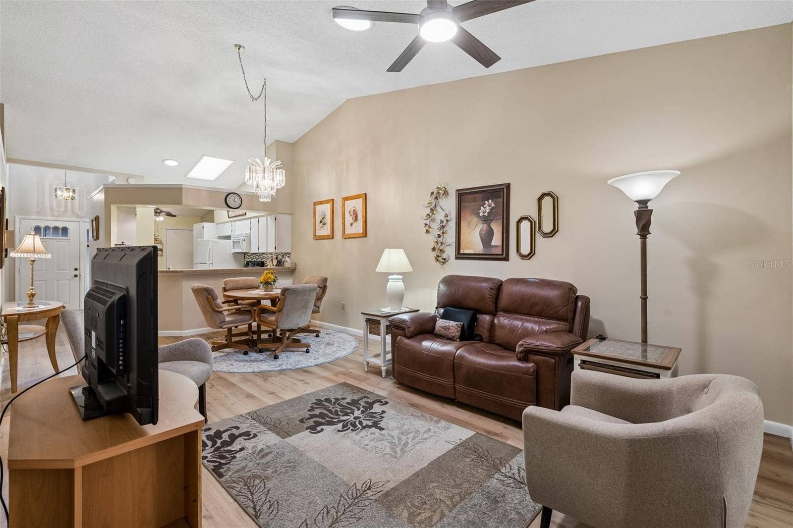 5546 ROSEWALL, Leesburg, FL 34748 Living room